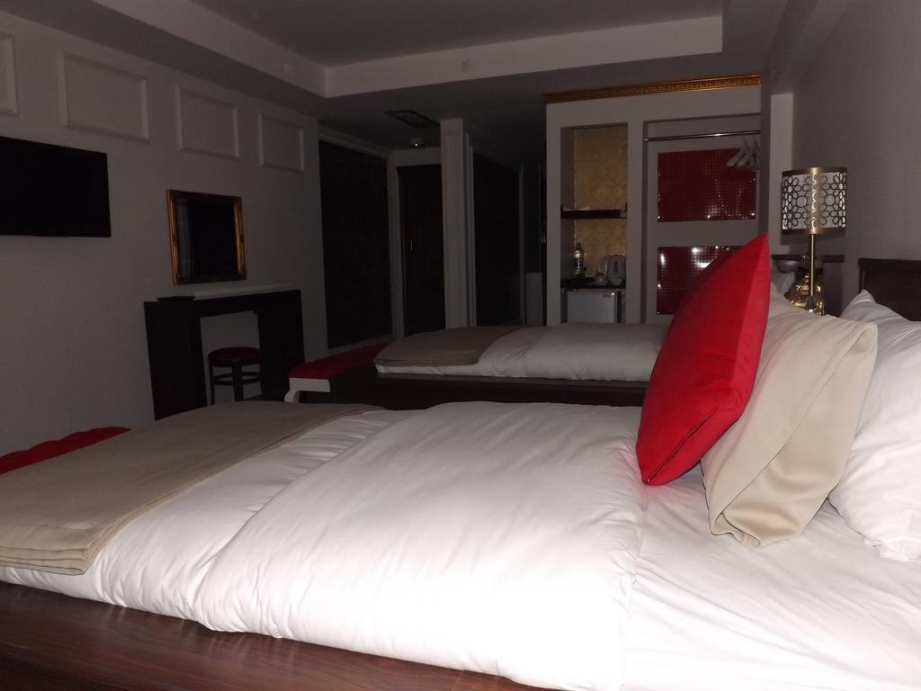 The Gala Palace Suits Kars Rum bild